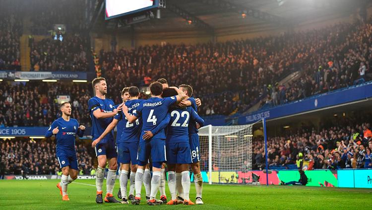 Para pemain Chelsea berlebrasi setelah mencetak gol ke gawang Crystal Palace. Copyright: INDOSPORT