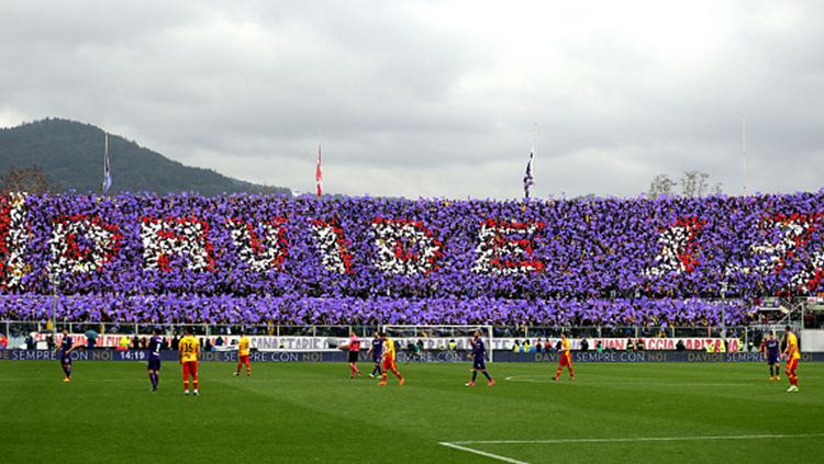 Penghormatan untuk Davide Astori di laga Fiorentina vs Benevento.