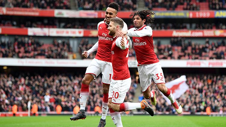 Shkodran Mustafi dan Mohamed Elneny merayakan gol Pierre-Emerick Aubameyang.