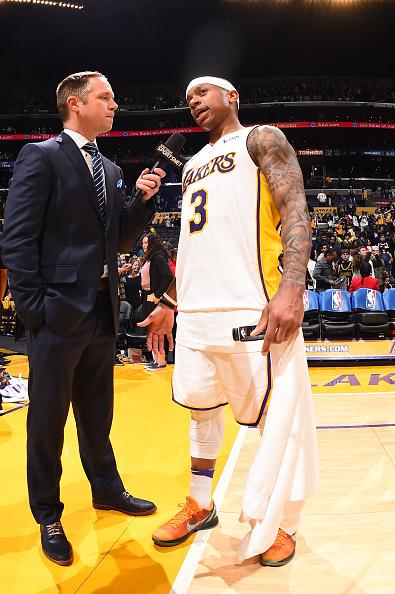 Isaiah Thomas (kanan), pemain bintang LA Lakers bantah sebut dirinya ingin balas dendam terhadap Cavaliers. Copyright: INDOSPORT