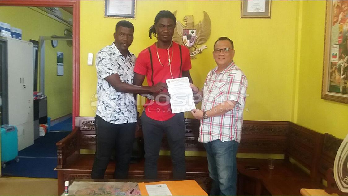 Bio Paulin resmi bergabung ke Sriwijaya FC - INDOSPORT