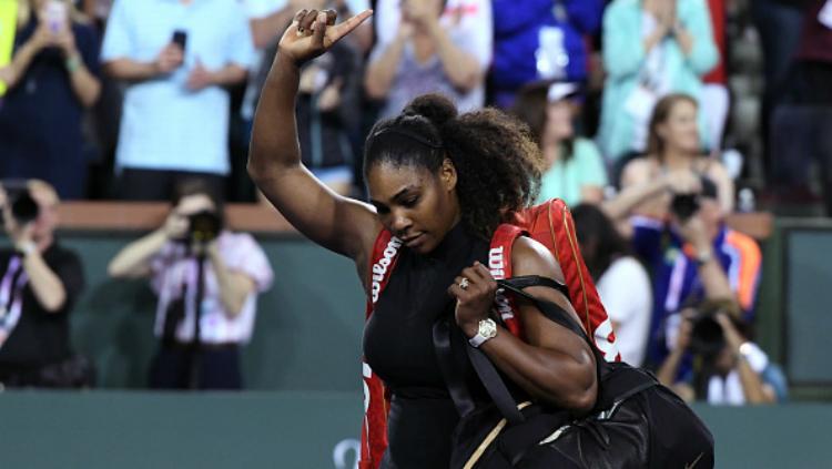 Serena Williams usai dikalahkan Venus di Indian Wells 2018. - INDOSPORT
