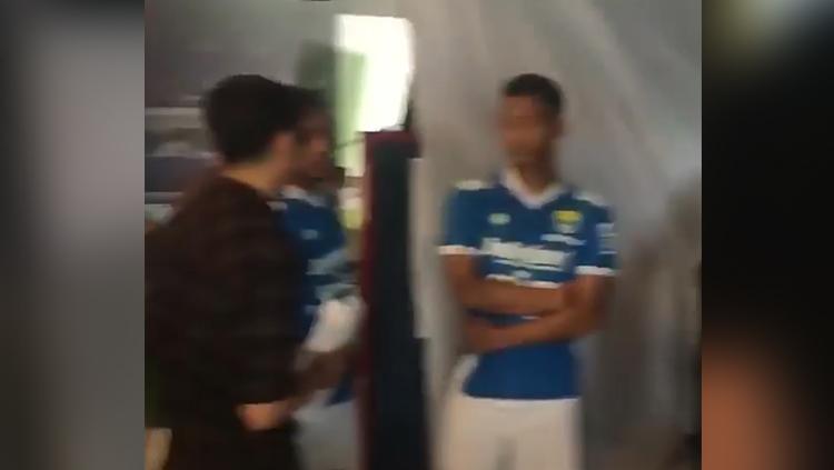 Bocoran jersey Persib Bandung untuk kompetisi Liga 1 2018. Copyright: Arif Rahman/INDOSPORT