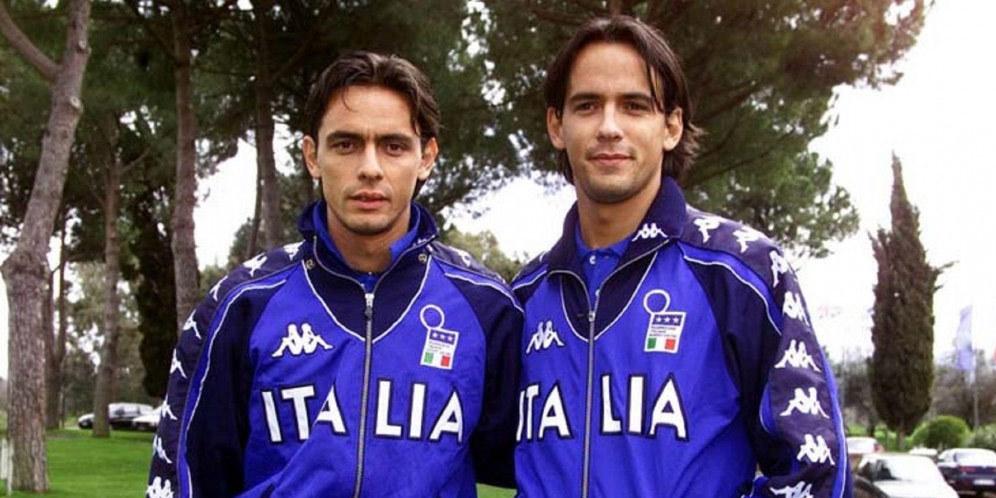 Filippo Inzaghi dan Simone Inzaghi ketika sama-sama di Timnas Italia. Copyright: Twitter