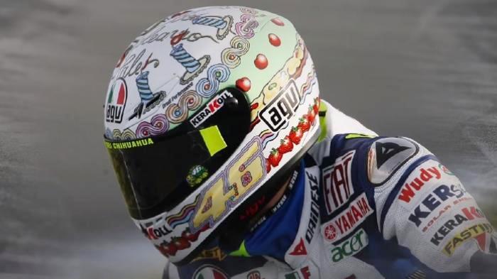 Helm Valentino Rossi spesial ulang tahun pada Tes GP Jerez 2009. Copyright: INDOSPORT