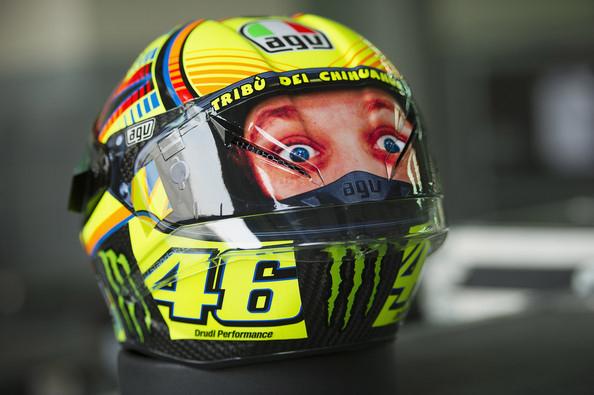 Helm Valentino Rossi pada tes GP Sepang 2014. Copyright: INDOSPORT