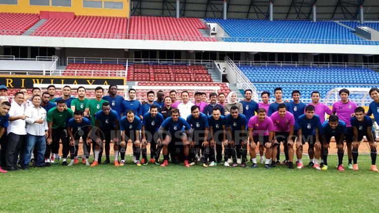 Sriwijaya FC melakukan foto bersama.