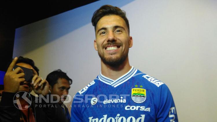 Jonathan Bauman saat ditemui oleh para wartawan di launching Persib Bandung. Copyright: Arif Rahman