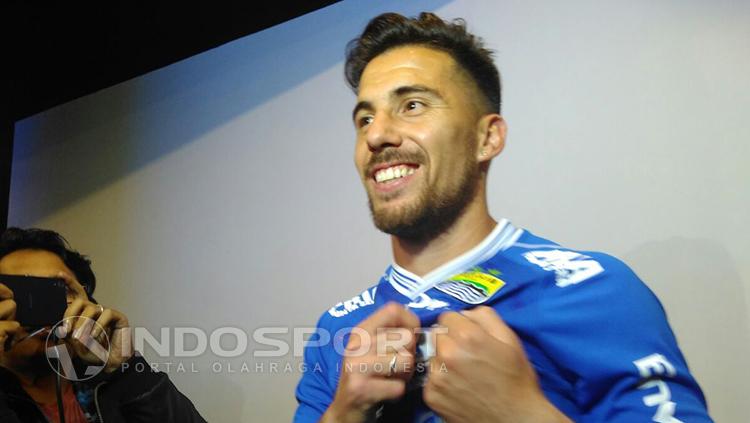 Jonathan Bauman saat ditemui oleh para wartawan di launching Persib Bandung. Copyright: Arif Rahman/Persib Bandung