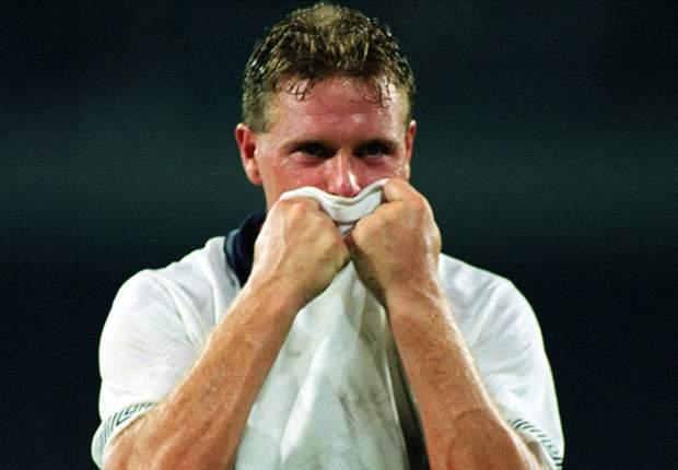 Paul Gascoigne menangis usai dikartu kuning di pertandingan semifinal Piala Dunia 1990 Copyright: fourfourtwo
