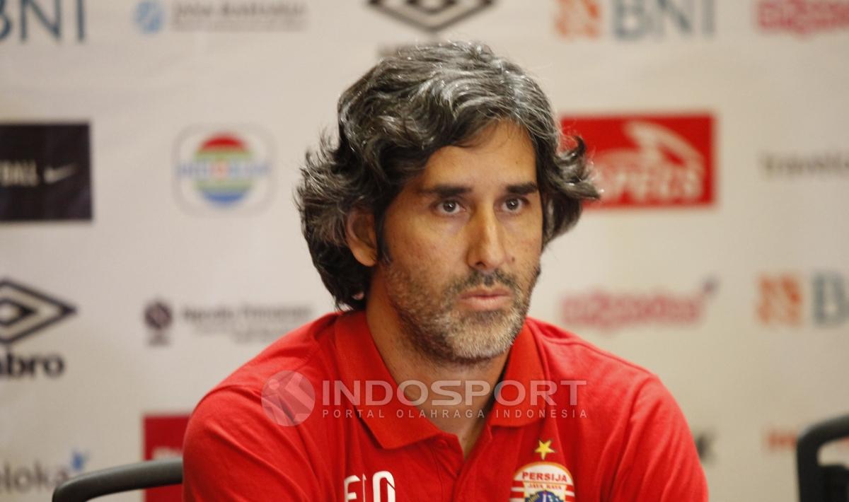 Pelatih Persija, Stefano Cugurra Teco. Copyright: INDOSPORT/Herry Ibrahim