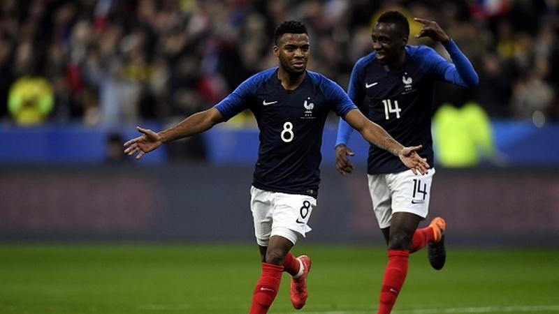Klub Liga Inggris, Chelsea, dihadang Tottenham Hotspur saat ingin mendatangkan Thomas Lemar dari Atletico Madrid.