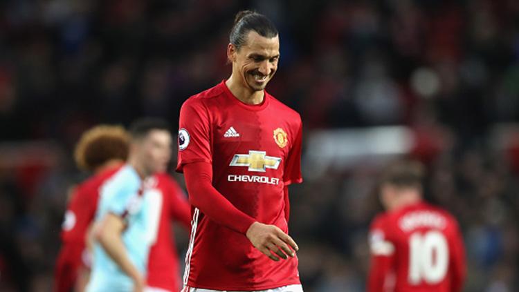 Zlatan Ibrahimovic tertunduk lesu.