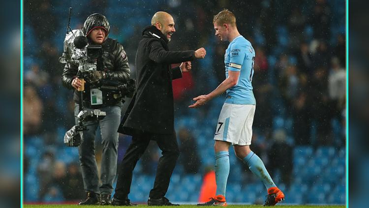 Pelatih Man City, Pep Guardiola (kiri) dan Kevin De Bruyne, pemain bintang Man City.
