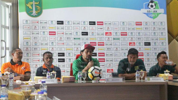 Konferensi pers jelang Persebaya vs Perseru Copyright: Fitra Herdian/INDOSPORT