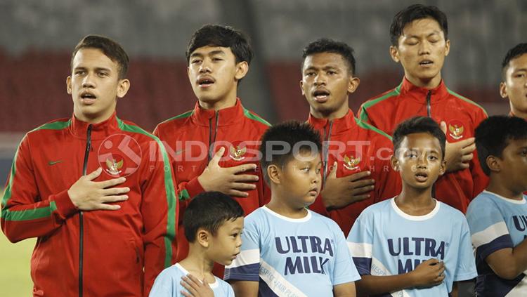 Para punggawa Timnas U-19 saat menyanyikan lagu Indonesia Raya
