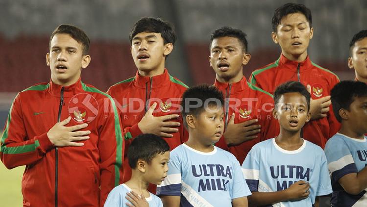 Para punggawa Timnas U-19 saat menyanyikan lagu Indonesia Raya - INDOSPORT