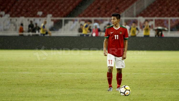 Firza Andika di laga persahabatan melawan Timnas Jepang di GBK.