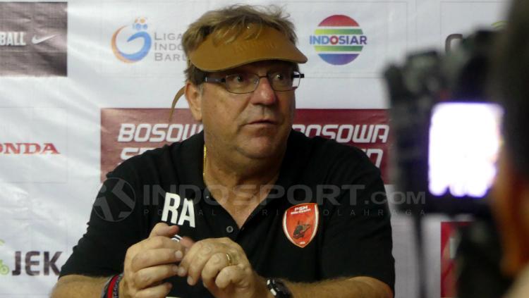 Pelatih PSM Makassar, Robert Rene Alberts. Copyright: Reno Firhad Rinaldi/INDOSPORT