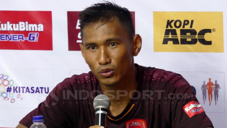 Zulkifli Syukur dalam konferensi pers usai PSM Makassar vs PSIS Semarang. Copyright: Reno Firhad Rinaldi/INDOSPORT