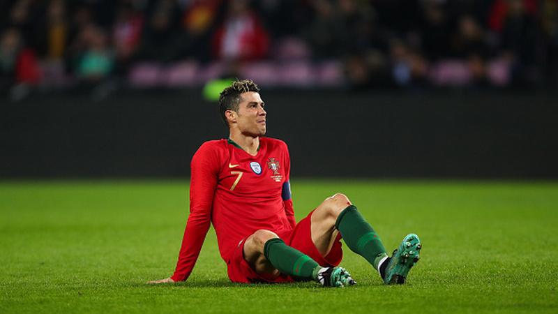 Cristiano Ronaldo pasca melakukan diving. - INDOSPORT