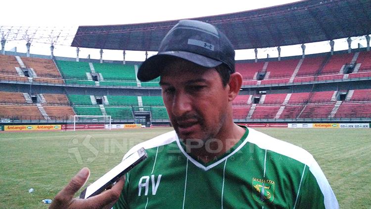 Pelatih Persebaya Surabaya, Alfredo Vera.