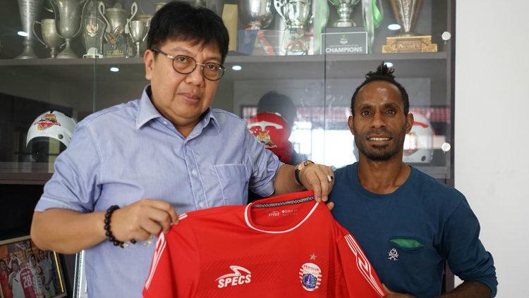 Kabar mengenai Gede Widiade yang melepas jabatannya di Persiba Balikpapan, memunculkan asa penggemar Persija Jakarta agar ia kembali ke klub ibukota.