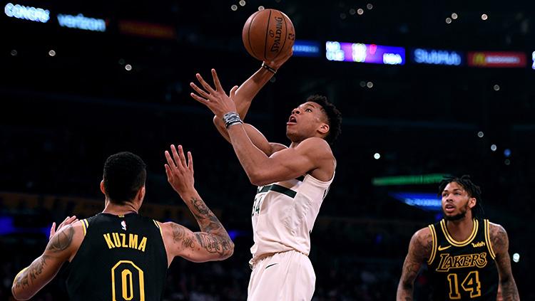 Berikut rekap NBA hari Sabtu (03/12/2022) yang mana Milwaukee Bucks sukses jungkalkan Los Angeles Lakers dan Golden State Warriors (GSW) full senyum. - INDOSPORT