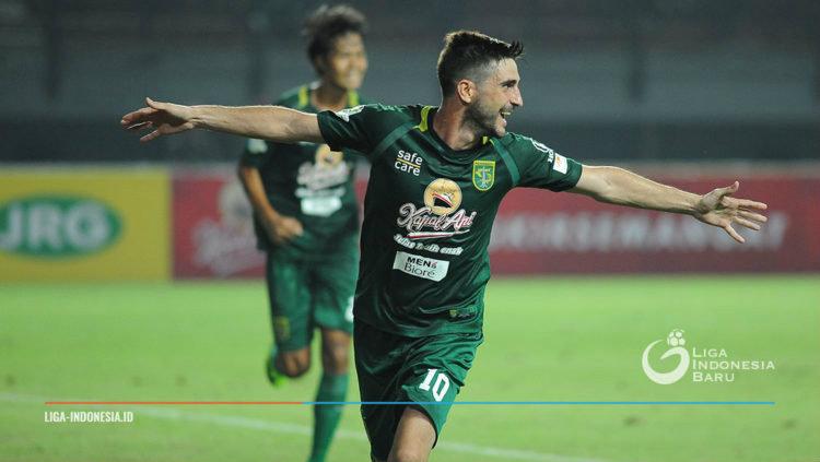 Robertino Pugliara saat membela Persebaya Surabaya.