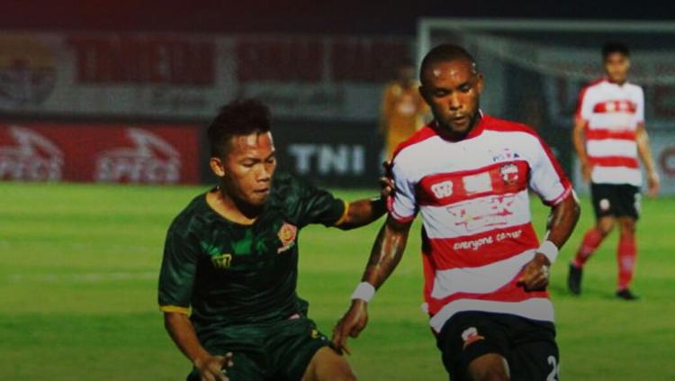 Situasi pertandingan PS TIRA vs Madura United. Copyright: Twitter