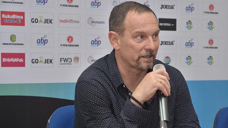 Daftar 11 Pelatih yang Dipecat dari Klub Liga 1 Musim 2021-2022.