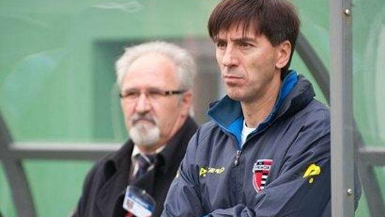 Pelatih Arema FC, Milan Petrovic. - INDOSPORT