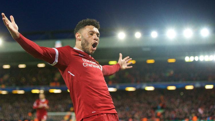 Selebrasi Chamberlain setelah cetak gol kedua.