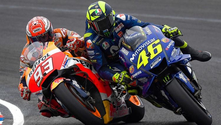 Duel antar Marc Marquez dan Valentino Rossi. Copyright: INDOSPORT