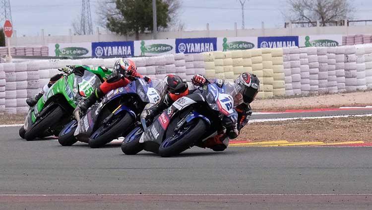 Pembalap Ali Adrian sedang memacu Yamaha YZF R3 di Sirkuit Albacete, Spanyol akhir pekan kemarin.