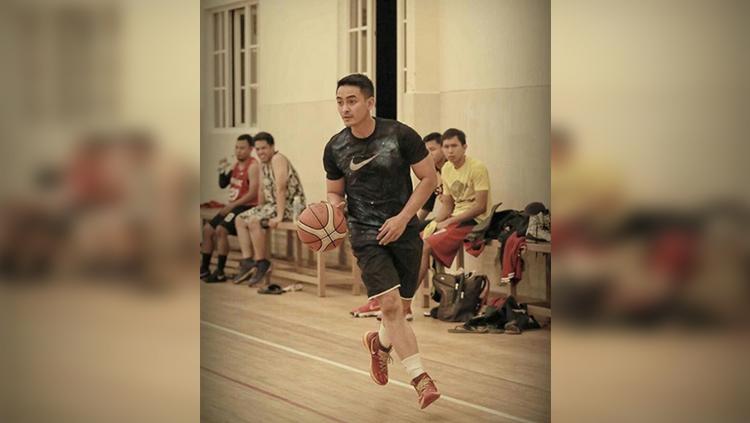 Zumi Zola saat bermain bola basket. Copyright: Instagram@gmpzo
