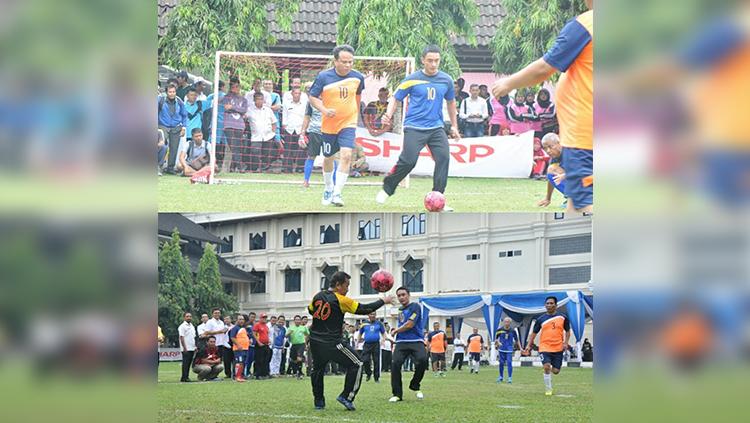 Zumi Zola saat bermain sepakbola. Copyright: Instagram@gmpzo