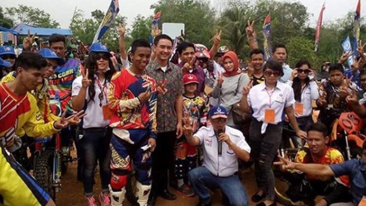 Zumi Zola saat meresmikan balap motorcross. Copyright: Instagram@gmpzo