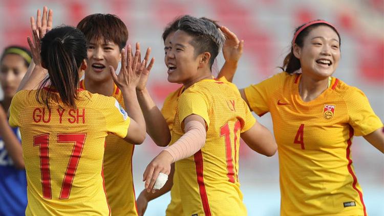 Timnas wanita China selebrasi usai cetak gol ke gawang Thailand. - INDOSPORT