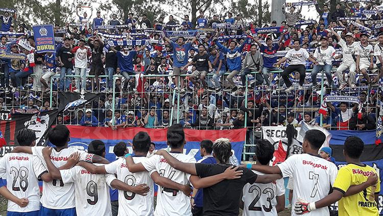 Selebrasi gol Arema Indonesia, Aremania. - INDOSPORT