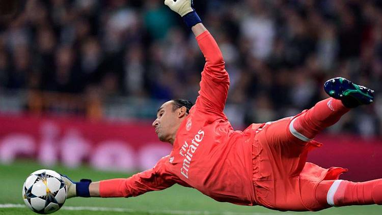 Aksi penyelamatan Keylor Navas.