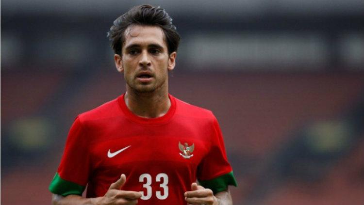 Tonnie Cusell saat berseragam Timnas Indonesia.
