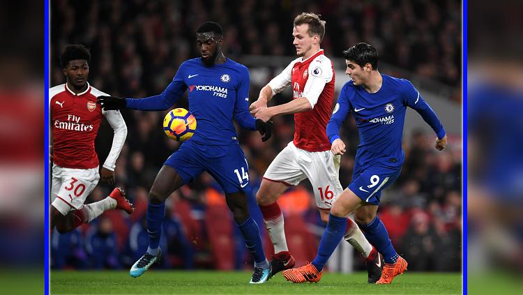 Tiemoue Bakayoko (dua dari kiri) bersama Alvaro Morata, dua pemain bintang Chelsea saat melawan Arsenal. Copyright: INDOSPORT