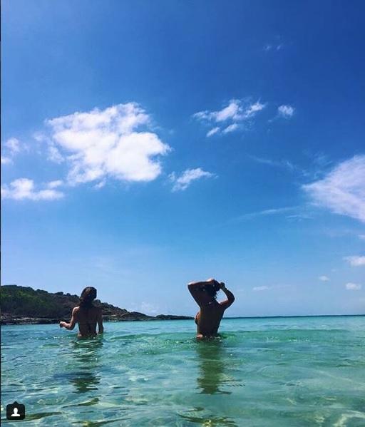 Matilde saat berenang bersama teman-temannya. Copyright: Instagram.com/matildefmf
