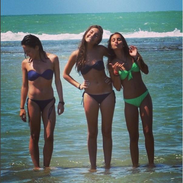 Matilde saat berenang bersama teman-temannya. Copyright: Instagram.com/matildefmf