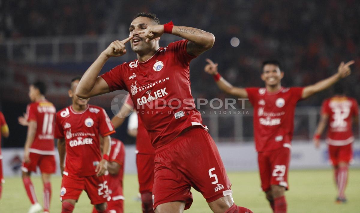 Selebrasi Jaimerson da Silva saat buat gol lawan Borneo FC.