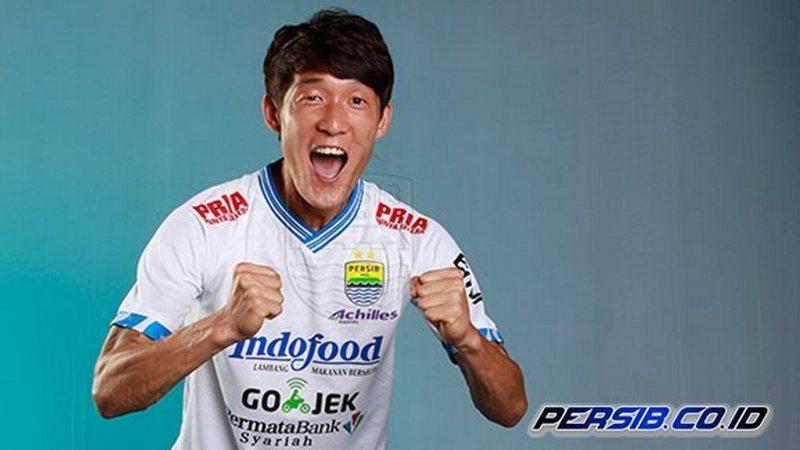 Oh In-kyun dengan jersey putih.