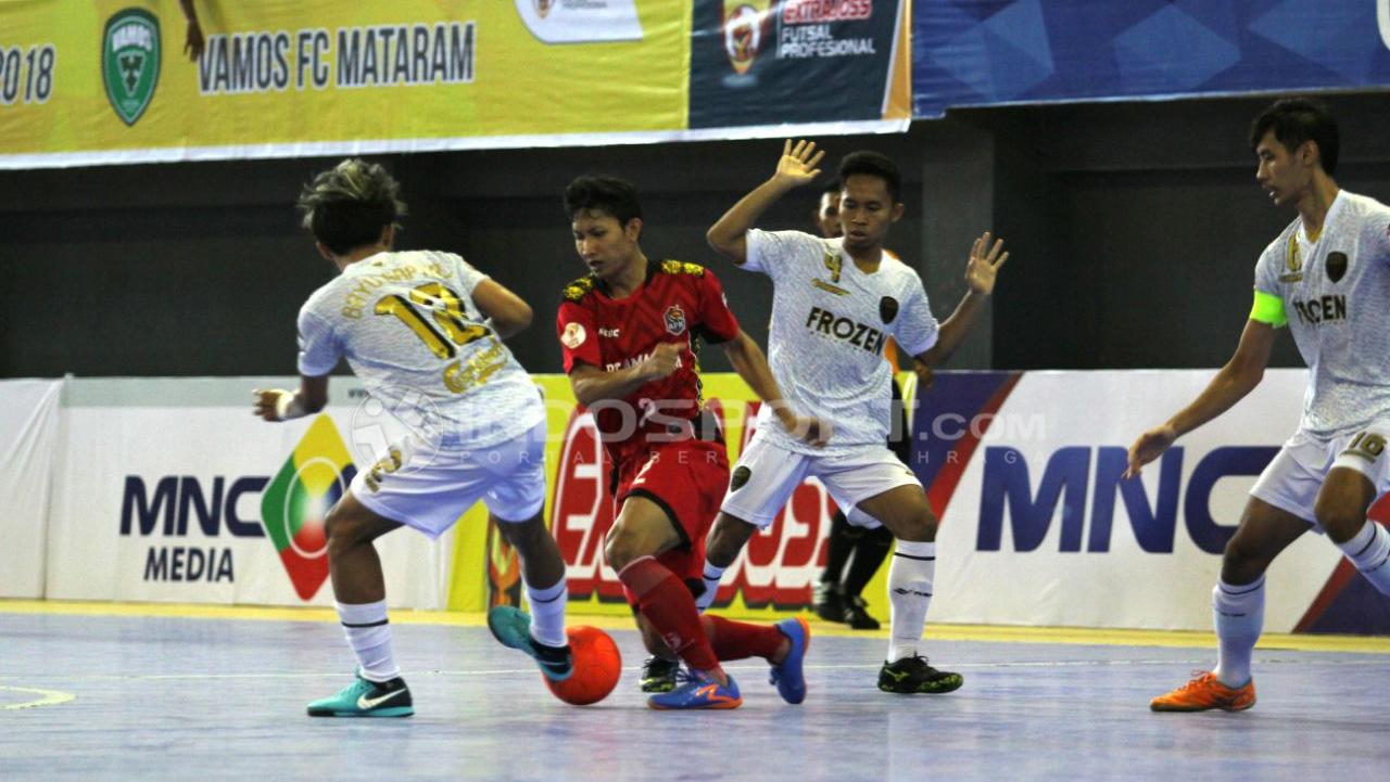 Vamos Mataram (Putih) vs APK (Merah)