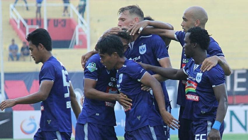Selebrasi Bruno Silva (PSIS Semarang) saat merayakan gol ke gawang PSMS Medan. - INDOSPORT