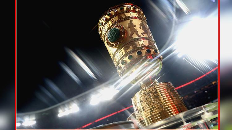 Trofi DFB Pokal. Copyright: INDOSPORT